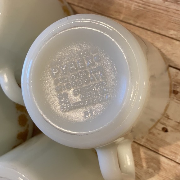 PYREX Vintage White Green Flower Mug Set of 4 - Picture 6 of 7